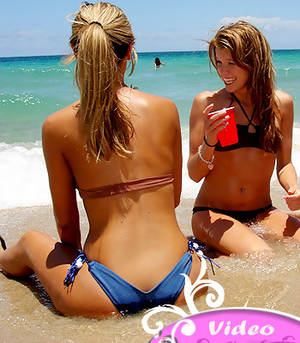 Bikini Gfs - Hot beach babes sitting on the beach letting the girl in the brown bikini  take pictures. Then she goes to the bathroom to take a pee after drinking  all day.