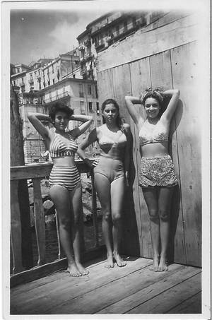 Italian Vintage Porn 1940s - Italian Vintage Photographs ~ Young women of Naples in their swimsuits,  Italy 1948