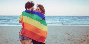 Mature Bisexual Beach - Am I Bisexual?' 10 Bisexuality Signs, According To Experts