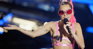 Miley Cyrus Tits Porn - Miley Cyrus suffers wardrobe malfunction at MTV VMAs - CBS News