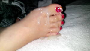 huge feet cumshots - Sexy feet get huge cumshot! - XVIDEOS.COM