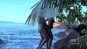 night beach sex spy - voyeur spy nude couple having sex on public beach - projectfiundiary -  XVIDEOS.COM
