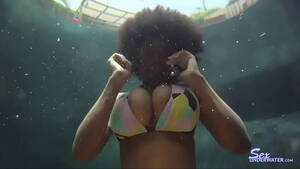 black underwater porn - Ebony Woman Underwater - XNXX.COM