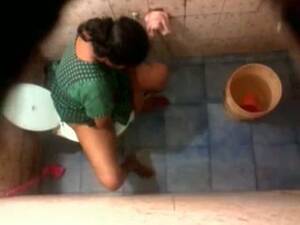 indian voyeur toilet spy cam - Hidden cam in the toilet room catches Indian milf wife - Mylust.com Video