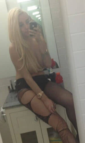 Amanda Bynes Sex Tape - Amanda Bynes Posts Topless Photos on Twitter