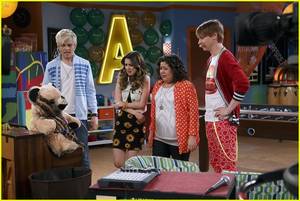 Austin And Ally Porn - Austin, Dez & Trish Can't Stop Scaring Ally In Exclusive 'Austin & Ally'  Clip - Watch Here!: Photo Austin, Trish and Dez can't get enough from  scaring Ally ...