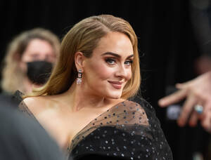 Adele Singer Porn - Adele's Pole Dancing at a Drag Show Sends Fans Into Meltdown