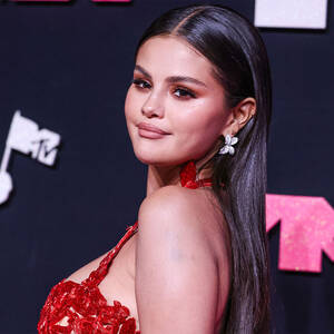 Disney Porn Selena Gomez Futa - Selena Gomez Shuts It Down In A Curve-Hugging Corset For Rare Beauty's  Mental Health Event As Fans Call Her 'The Most Gorgeous Girl' - SHEfinds