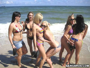 Beach Party Babes Porn - Slutty babes and sex hungry guy leave the beach for indoor sex party in  apartment