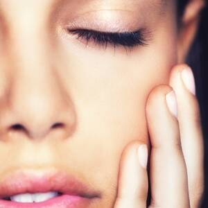 hand slap - Face Slapping 101: What You Need to Know Before Slapping During Sex | SELF