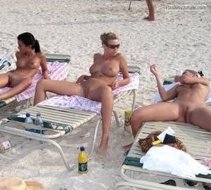 funny beach voyeur - Nude Beach Pics
