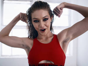 Armpit Stubble Sex - Gigi Hadid's 'Armpit Hair' Apparently Wasn't Hair At All