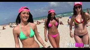 college orgy beach - Girlfriends have a beach orgy 158 - XVIDEOS.COM