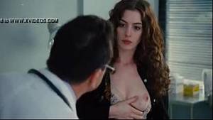 anne hathaway - anne Hathaway show breast