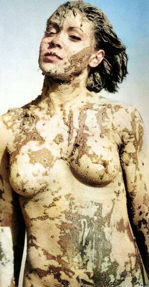 Alyssa Milano Porn Art - Alyssa Milano Nude at 20-Years-Old (20 Colorized & Enhanced Photos) |  #TheFappening