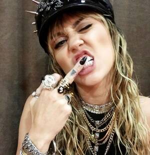 Blowjobs Miley Cyrus - NEW EPISODE - MILEY CYRUS : r/CallHerDaddy