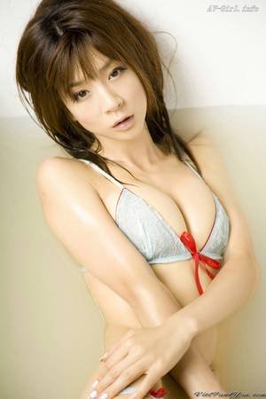 Japanese Glamour Girl - Sexy nude girl from Japan take bikini photos