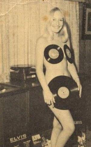 From The Vintage Family Nudist Porn - 23 Funny Family Photos That'll Make Even You Feel Awkward | Team Jimmy Joe