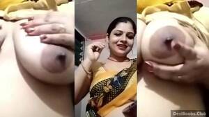 Bhojpuri Bhabhi Porn - Bhojpuri bhabhi showing milky tits in toilet to lover - MMS