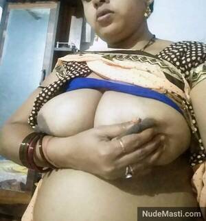 indian maid showing tits pussy - Busty south Indian maid big nude boobs pics leaked online