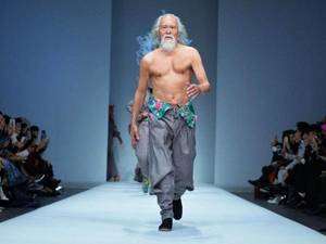 asian fitness tv - Wang Deshun: 80-year-old Chinese runway model reveals his fitness regime