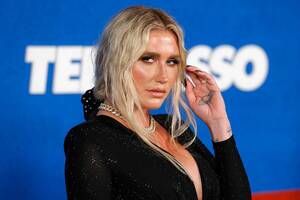 Kesha Porn Real - Kesha Poses Nude in Vacation Photo After Leaving Dr. Luke's Record Label