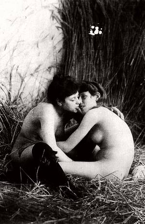 free vintage lesbian erotica - vintage-ninetenth-century-lesbian-women-nudes-1880s-03