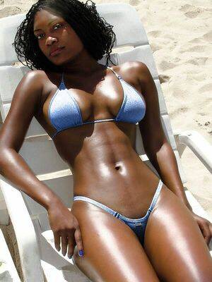 ebony girl in bikini - hot black girl bikini porn pics.