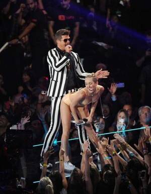 Miley Cyrus Robin Thicke Porn - Miley criticized for wrong reasons | Entertainment | lsureveille.com