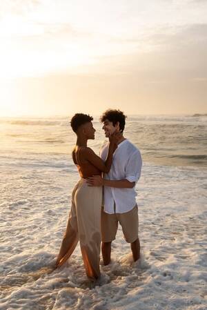 naked beach couples - Page 29 | Happy Couple Beach Images - Free Download on Freepik