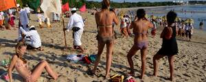 hot sexy fuck beach - Bali Has Had Enough of 'Naughty Tourists' Who Have Sex in Public and Break  Traffic Laws