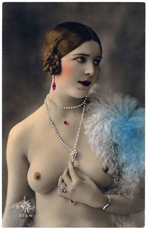 french vintage nude pinups - Early Pictures: Nude lady with fur and necklace, SOL Studio's, France