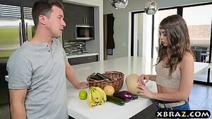 Door To Door Sales Girl Porn - Selling organic foods door to door without much success - XVIDEOS.COM