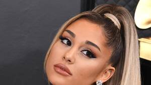 Get Ariana Grande Porn Captions - Ariana Grande Rocked Her VMAs 2020 Red Carpet Look From Home | Teen Vogue