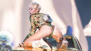 Miley Cyrus Leaked Sex Tape Porn - VMAs 2013: Miley Cyrus, Robin Thicke performance draws negative reactions  from fellow celebrities â€“ New York Daily News