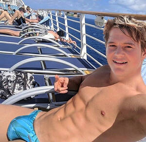 Gay Sex On Cruise Ship - Aussie Speedo Guy is a Bisexual Aussie Guy who loves speedos.