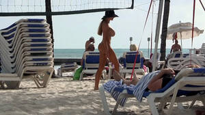 greek nudist - Anonymous nudist on public beach in Greece - video in comments Porn Pic -  EPORNER