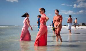 beach girls naked webcam - Amish girls on holiday at the beach: Dina Litovsky's best photograph | Art  and design | The Guardian