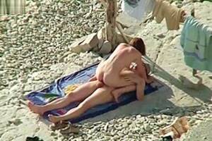 beach sex caught on cam - Couple Caught on Camera Having Sex on The Beach