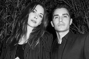 Emily Osment Porn Captions Joi - Alison Brie and Dave Franco Bare All in Rom-Com 'Somebody I Used to Know' |  Vanity Fair