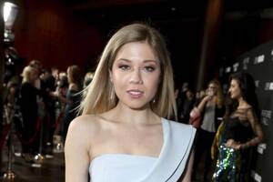 lesbian sex shower jennette mccurdy - Jennette McCurdy says her mom showered her until she was 18 - Los Angeles  Times