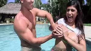 Glass Pool Sex - Sexy Pornstar Mia Khalifa Sex Video From The Swimming Pool porn video
