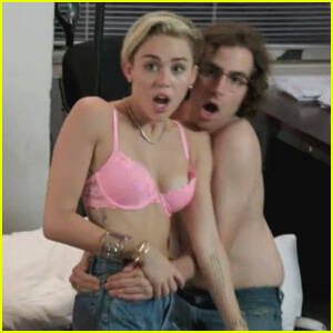 Miley Cyrus Lesbian Porn - Miley Cyrus Sex Tape & Other 'SNL' Skits â€“ WATCH NOW! | Miley Cyrus, Miley  Cyrus on Saturday Night Live | Just Jared: Celebrity Gossip and Breaking  Entertainment News