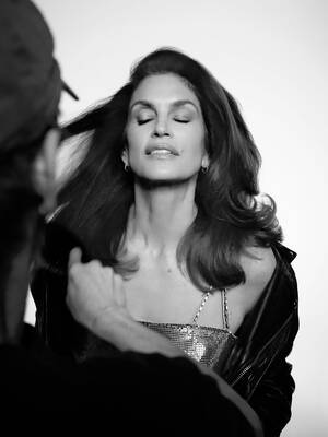 Cindy Crawford Celebrity Porn - Cindy Crawford on Why She Posed Nude for Playboy Against Everyone's Advice