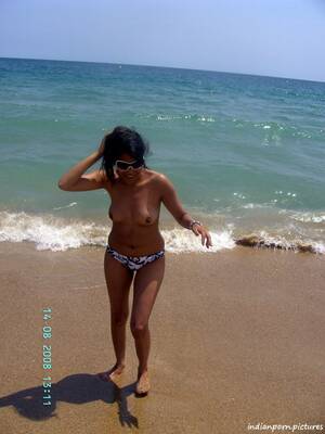 indian girlfriend topless - Indian girl topless beach picture - Indian Porn Pictures