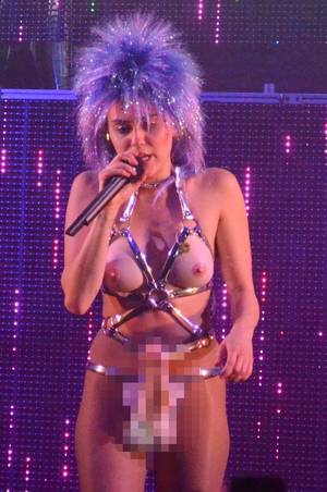 Miley Cyrus Strapon Porn - Miley Cyrus performs topless while wearing a strap-on penis