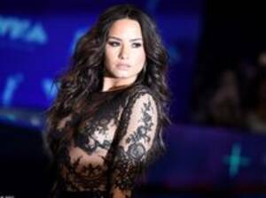 Lesbo Porn Demi Lovato - Demi Lovato Tells 'Rude' HuffPost Editor to 'Chill Out' About Her Sexuality