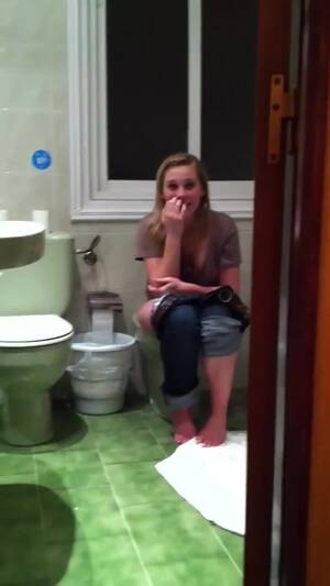 Bidet Porn Female - Girl using bidet toilet - ThisVid.com