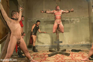 Gladiators Rome Porn - Male BDSM porn: Derek Pain in a Roman gladiator live show | MetalbondNYC.com