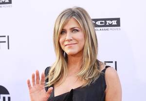 Jennifer Aniston And Courteney Cox Fucking - Jennifer Aniston can't wait for 2018 to end: 'I'm excited for it to move  on' | Metro News